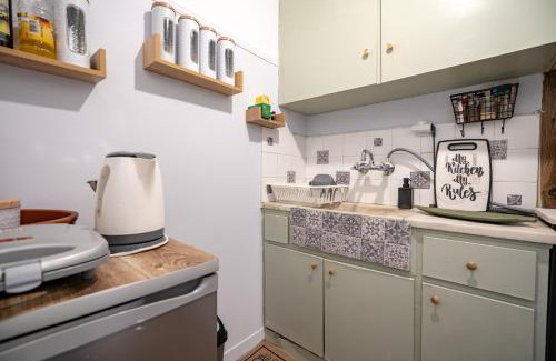 Filadelfeia-Chalkidona Apartment | Nea Filadelfia Studio for 2 by ΜΡS