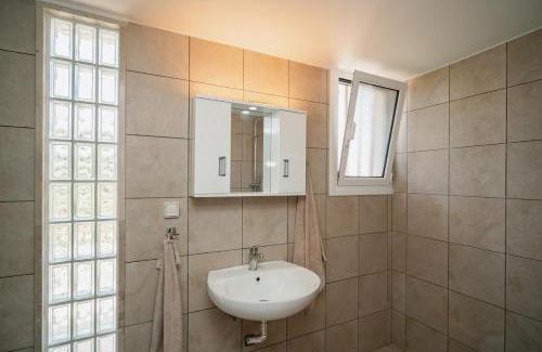 Voies Apartment | Neapolis Oasis - Lower House