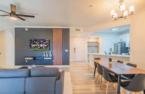 Glendale Sports and Entertainment District Apartment | Near Attractions |Balcony, Pool, Gym, Parking, W/D