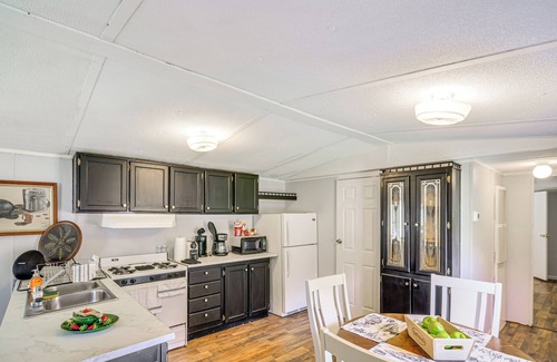 Eriline House | Near ATV & Hiking Trails: Home w/Deck in Oneida!