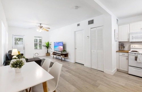 Victoria Park Apartment | Near Beach and Las Olas, 1 bedroom Apartment
