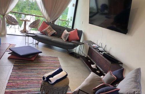 Tulum Apartment | Near Beach+Jungle Views. King bed+220 megs+2 bikes
