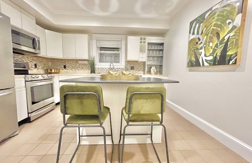 Marlborough House | Near BOSTON - Cozy and Renovated 4 Beds 2 bath Home w/Backyard FREE WIFI 6.