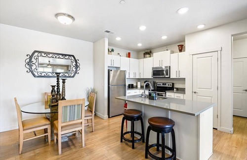 Suncrest Apartment | Near BYU and UVU, Comfy Bed, Hot Tub, Gym, Wi-Fi