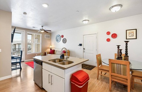 Suncrest Apartment | Near BYU and UVU, Comfy Bed, Hot Tub, Gym, Wi-Fi