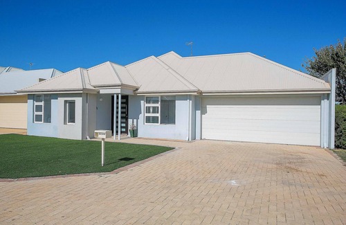Clarkson House | Near Coast - luxury Retreat (1 bdrm - 2bth)