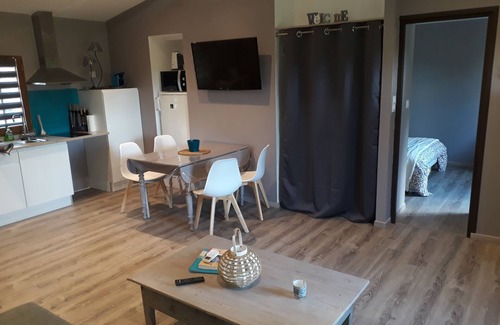 Loubers House | Near Cordes self-contained gîte, air-conditioned, private pool.