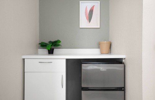 Miramar Apartment | Near Cruise Ship Port | Free On-the Go Breakfast | Free Parking | Air Conditioner