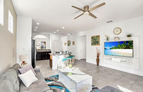 Loughman House | Near Disney - 4BR Home - Pool, Hot Tub, Games, BBQ