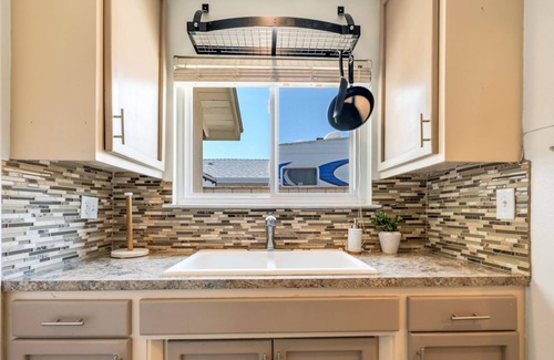 Riverside House | Near Downtown Riverside