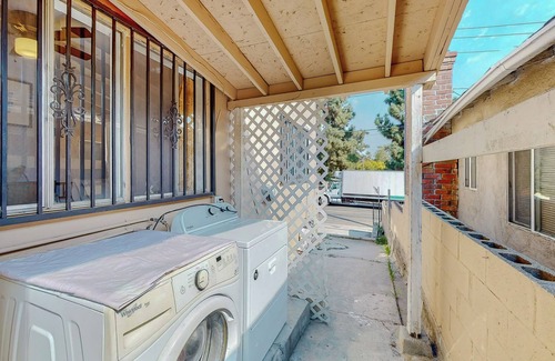 Los Angeles Apartment | Near Downtown Sweet Home Studio back-unit