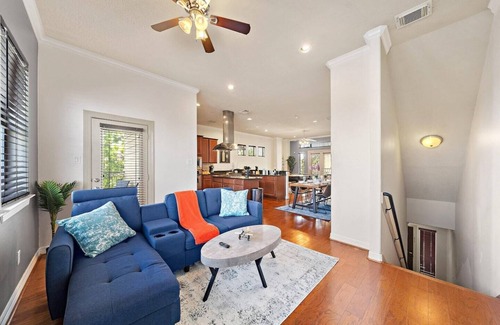 Washington Ave./ Memorial Park House | Near DT, Heights, Washington | WiFi | Games | BBQ