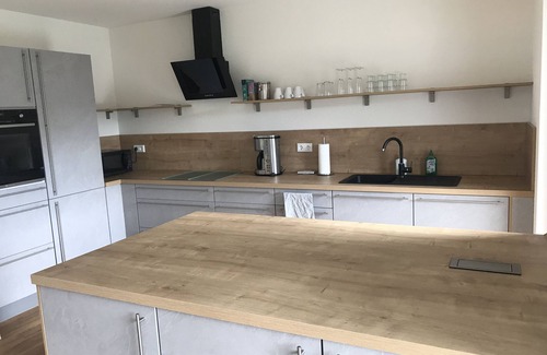 Kenzingen Apartment | Near Europapark! Modern new-build apartment by the lake