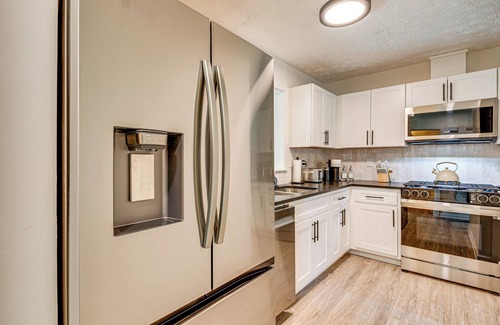 Church Street House | Near GICC & ATL Airport: Modern Townhome!