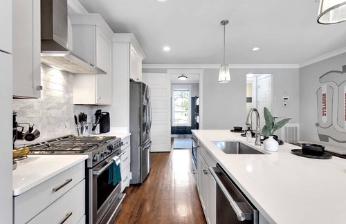 Eighth Avenue House | Near Gulch 12 South Book Luxury Now