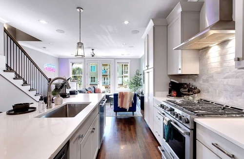 Eighth Avenue House | Near Gulch 12 South Book Luxury Now