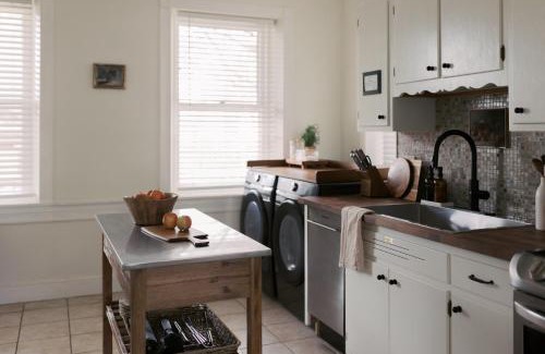 Middletown House | Near Hershey, Entire house with Fire Pit, Game Room