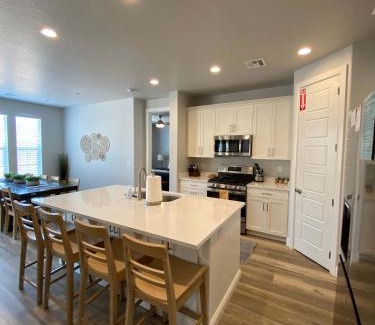 Washington House | Near Highland Park Golf Course Trails