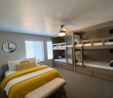 Washington House | Near Highland Park Golf Course Trails