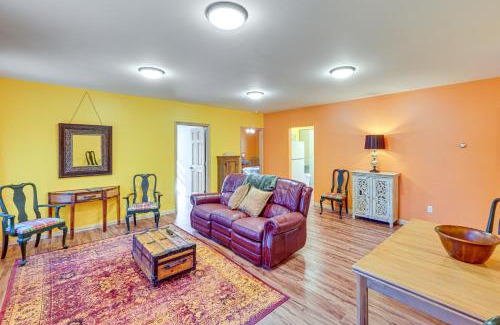 Hyde Park Apartment | Near Historic Sites Bright Hyde Park Guest Suite