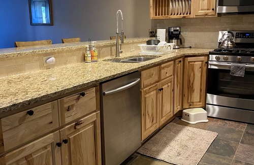 Oak Hill Condo | Near Hunter and Windham ski resorts. Crystal Pond town house, 4BR & 3.5 bath