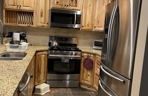 Oak Hill Condo | Near Hunter and Windham ski resorts. Crystal Pond town house, 4BR & 3.5 bath