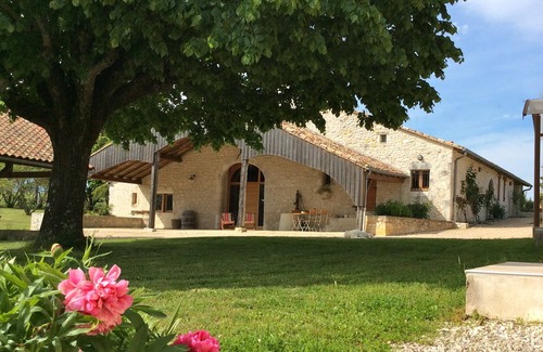 Bouniagues Cottage | Near Monbazillac charming gîte 3ha park heated swimming pool barn