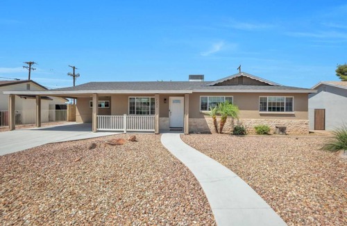 New Papago Parkway House | Near Old Town Scottsdale's Shopping, Dining & Golf, Private Heated Pool, Shuffle Board & Pool Table!