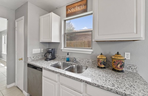 Wetmore House | Near Randolph AFB Relaxing Home Workers Welcome