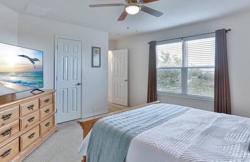 Cibolo House | Near San Antonio and San Marcos. Pool Access