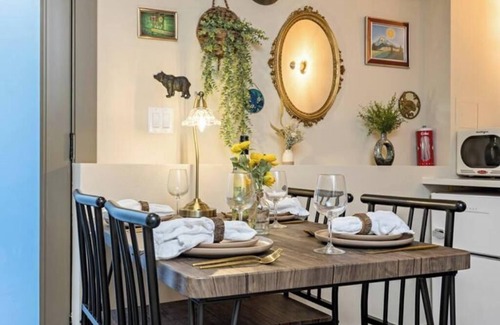 North Beacon Hill Apartment | Near Stadiums~Cosy Studio~High Speed WIFI~Roku