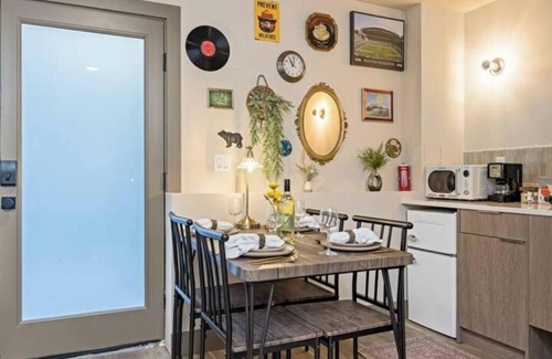 North Beacon Hill Apartment | Near Stadiums~Cosy Studio~High Speed WIFI~Roku
