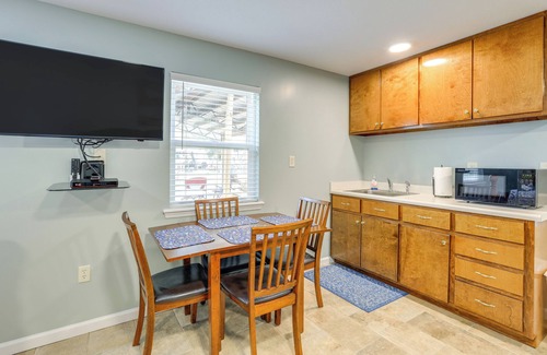 Steinhatchee Apartment | Near Steinhatchee River: Studio w/Screened Porch!