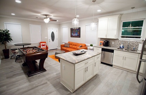 Tulane - Gravier House | NEAR STREETCAR LINE! NEW LOCATION! BOOK NOW! 5 minutes from FRENCH QUARTER!