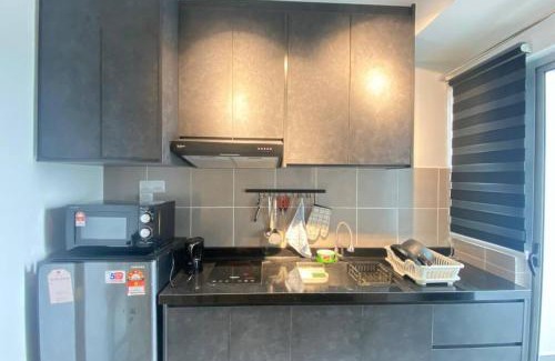 Shah Alam Apartment | NEAR SUBANG AIRPORT Dk Impian Studio 1-3 pax