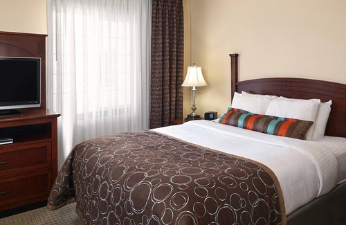 Franklin Condo | Near the Airport | Free Breakfast + Pool and Hot Tub