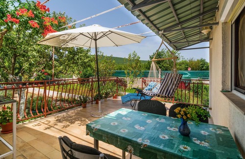 Srijane House | Near the river Cetina awaits you this practical cottage with vegetable garden.
