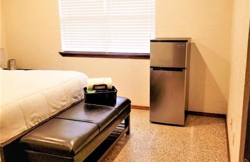 Central Oklahoma City Apartment | Near to OUHSC Hospitals-Garage Studio