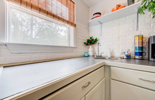 Tech Terrace House | ◈ Near TTU ◈ MID-MOD STUDIO ◈1 BD/1 Bath ◈