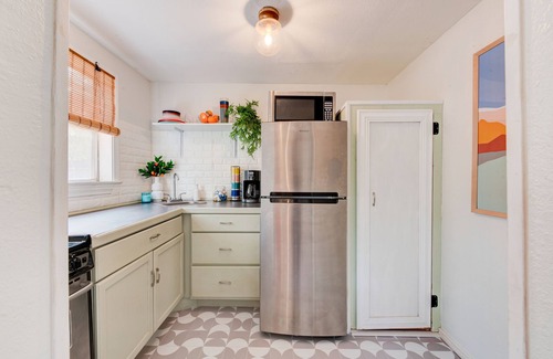 Tech Terrace House | ◈ Near TTU ◈ MID-MOD STUDIO ◈1 BD/1 Bath ◈