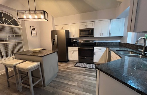 Fairvilla House | Near universal studios Charming 4bed house with WiFi, AC in enjoyable Orlando
