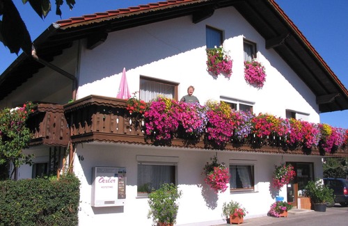 Krailing Apartment | Near winter sports area Sankt Englmar/Regentalrad-Wanderweg Schwimmingpool