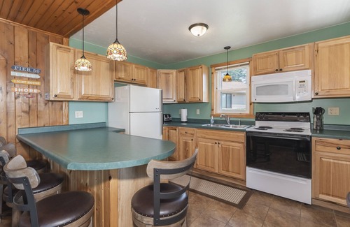Three Lakes Cabin | Neat and Clean Cottage on Virgin Lake. Pier Included!