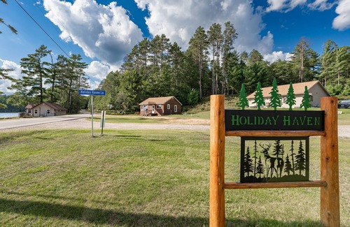 Three Lakes Cabin | Neat and Clean Cottage on Virgin Lake. Pier Included!