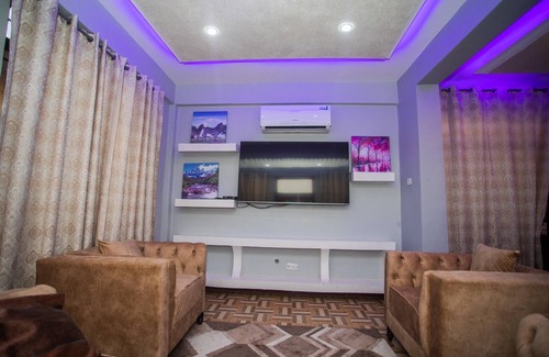 Mabibe House | Neat fully-furnished Feel at home Townhome