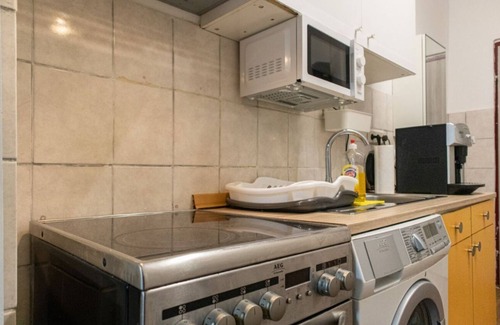Brigittenau Apartment | Neat Studio w/Free Coffee near Millenium Tower