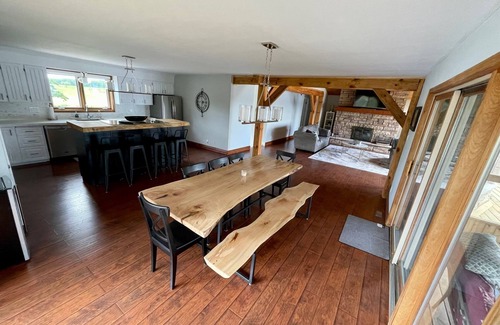 Carden Cottage | Need a summer getaway? Book NorthFork Lakehouse-the ultimate cottage destination