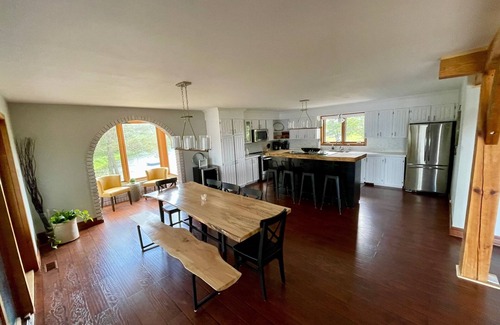 Carden Cottage | Need a summer getaway? Book NorthFork Lakehouse-the ultimate cottage destination
