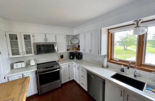 Carden Cottage | Need a summer getaway? Book NorthFork Lakehouse-the ultimate cottage destination