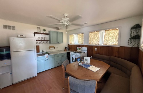 Gladwin Cabin | Neffies Lakefront Charming 2-bedroom cabin in lovely Gladwin with AC, WiFi